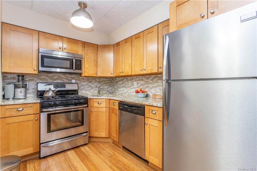 687 Bronx River Road - Photo 1