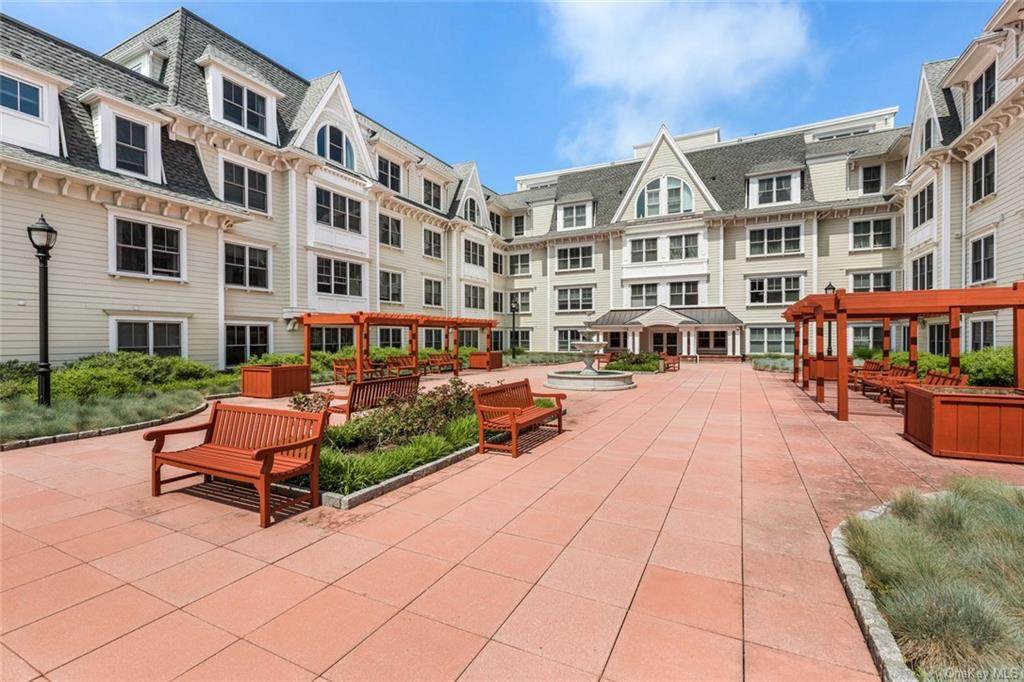 225 Stanley Avenue - Photo 1