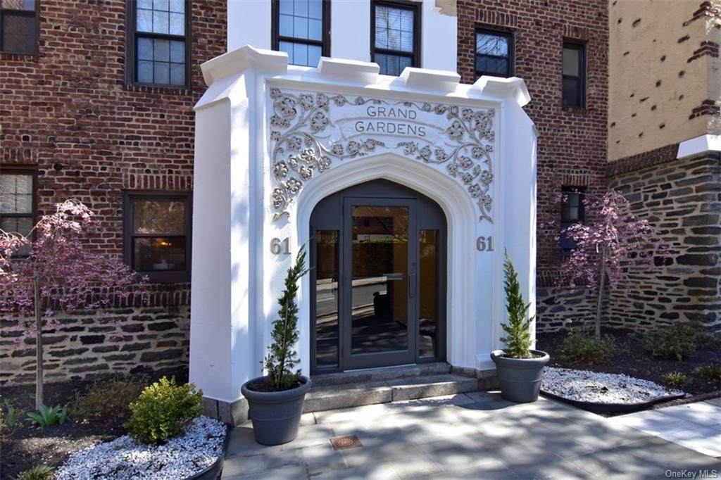 61 Grand Street - Photo 1