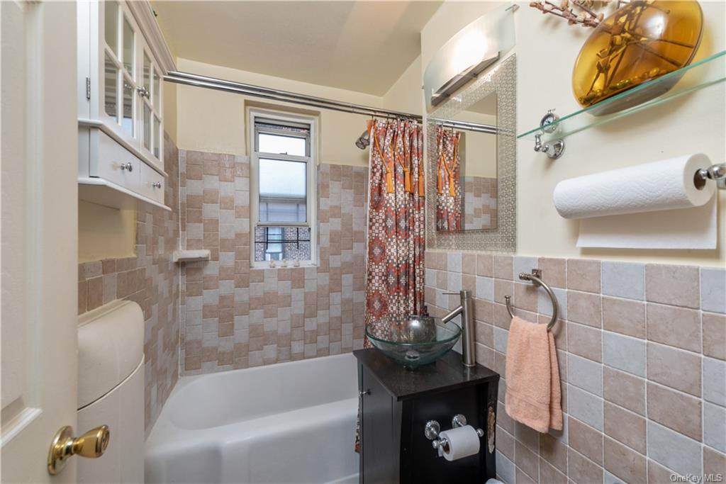 2630 Kingsbridge Terrace - Photo 1