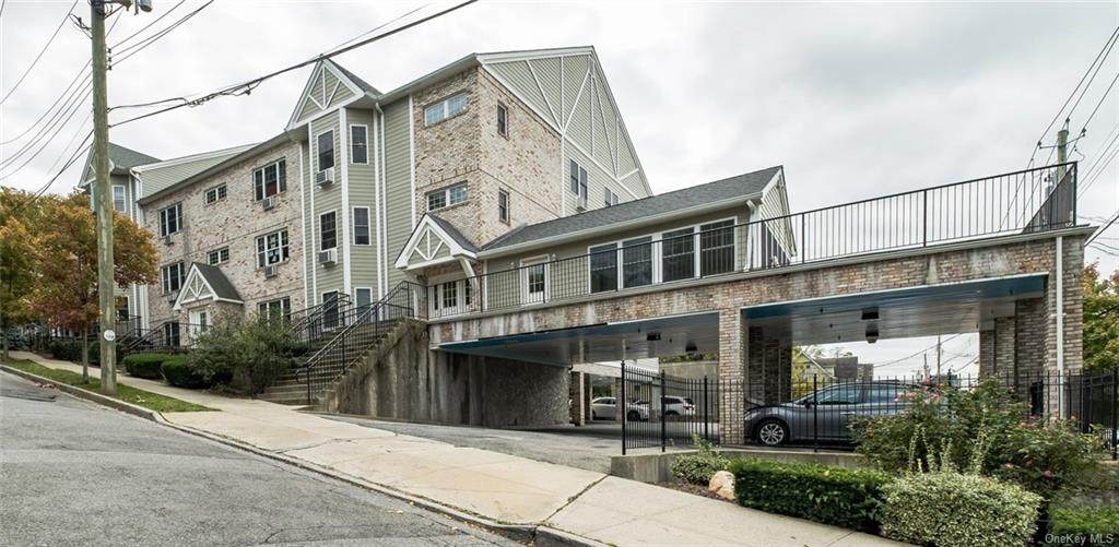 304 Warburton Avenue - Photo 1