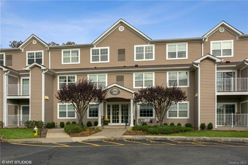 300 Woodcrest Lane - Photo 1