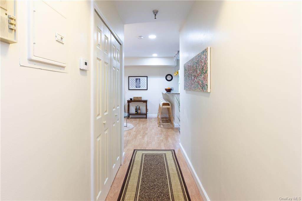 501 Barry Avenue - Photo 1