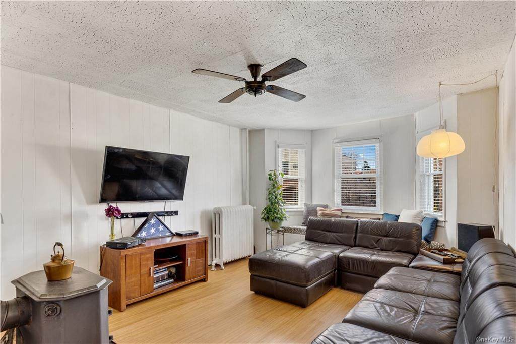 2884 Coddington Avenue - Photo 1