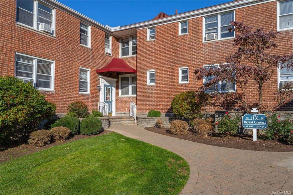 13 Bryant Crescent - Photo 1