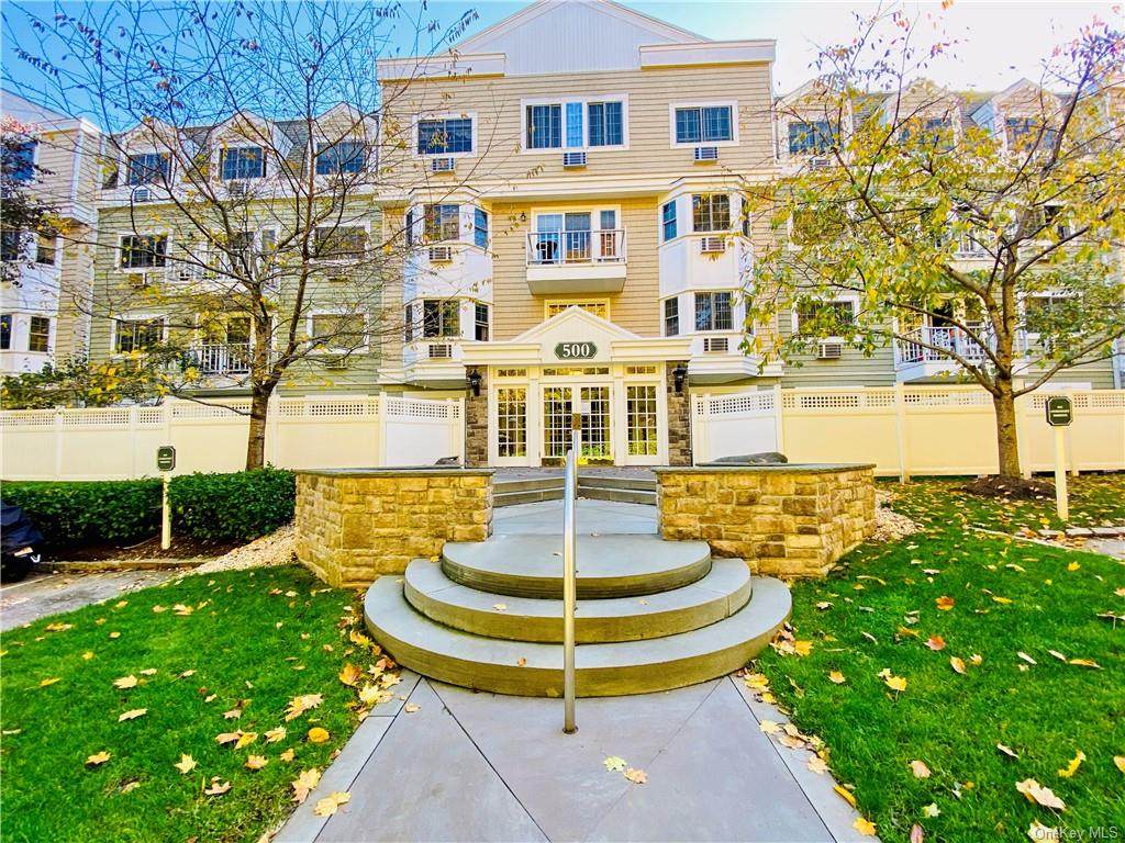 500 Pondside Drive - Photo 1