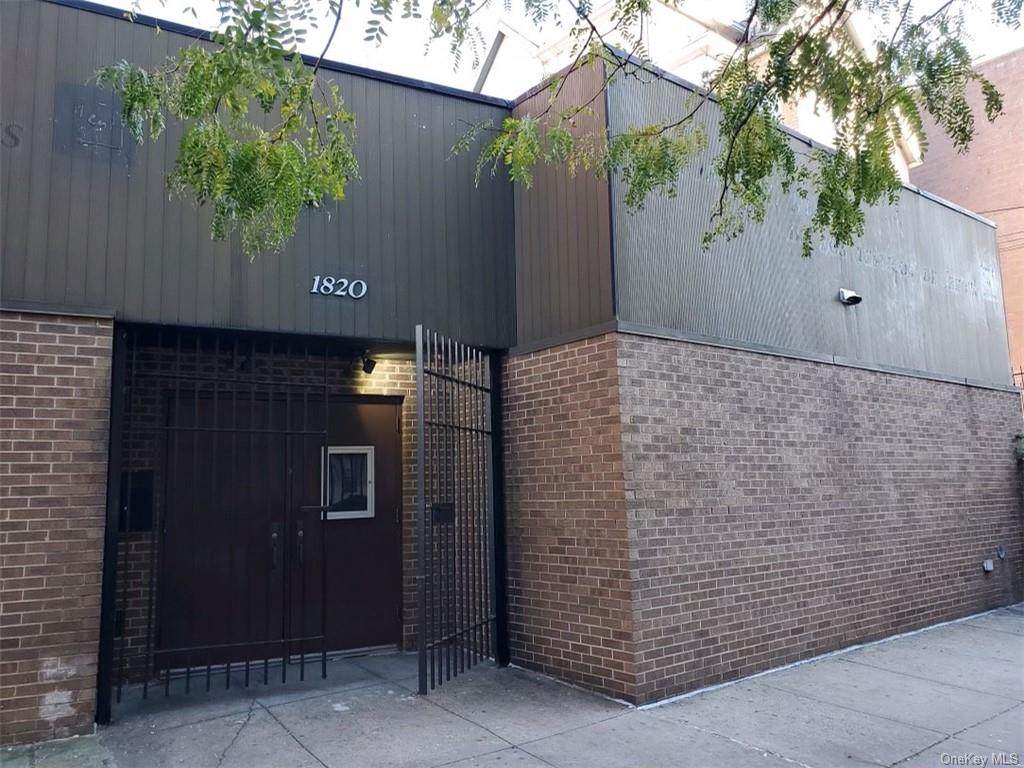 1820 Monroe Avenue - Photo 1