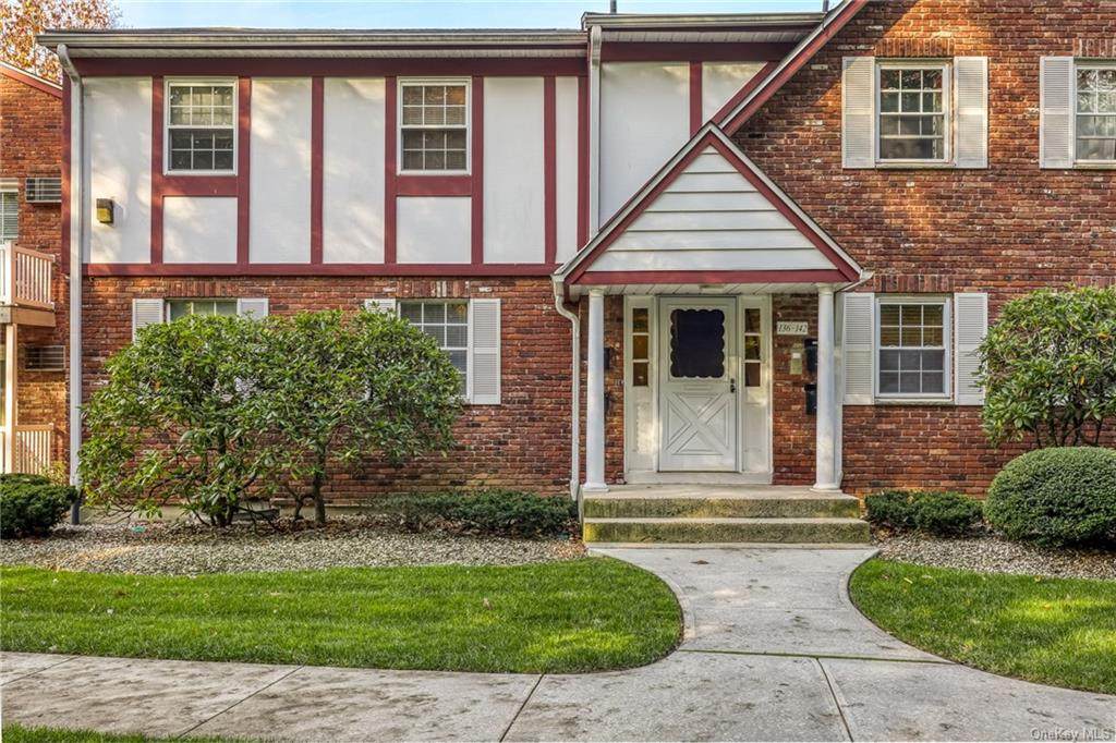 142 Doxbury Lane - Photo 1