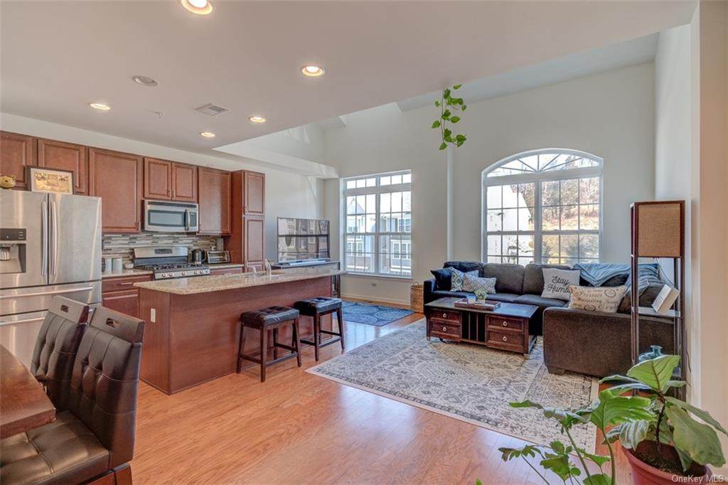 907 Hawthorn Way - Photo 1