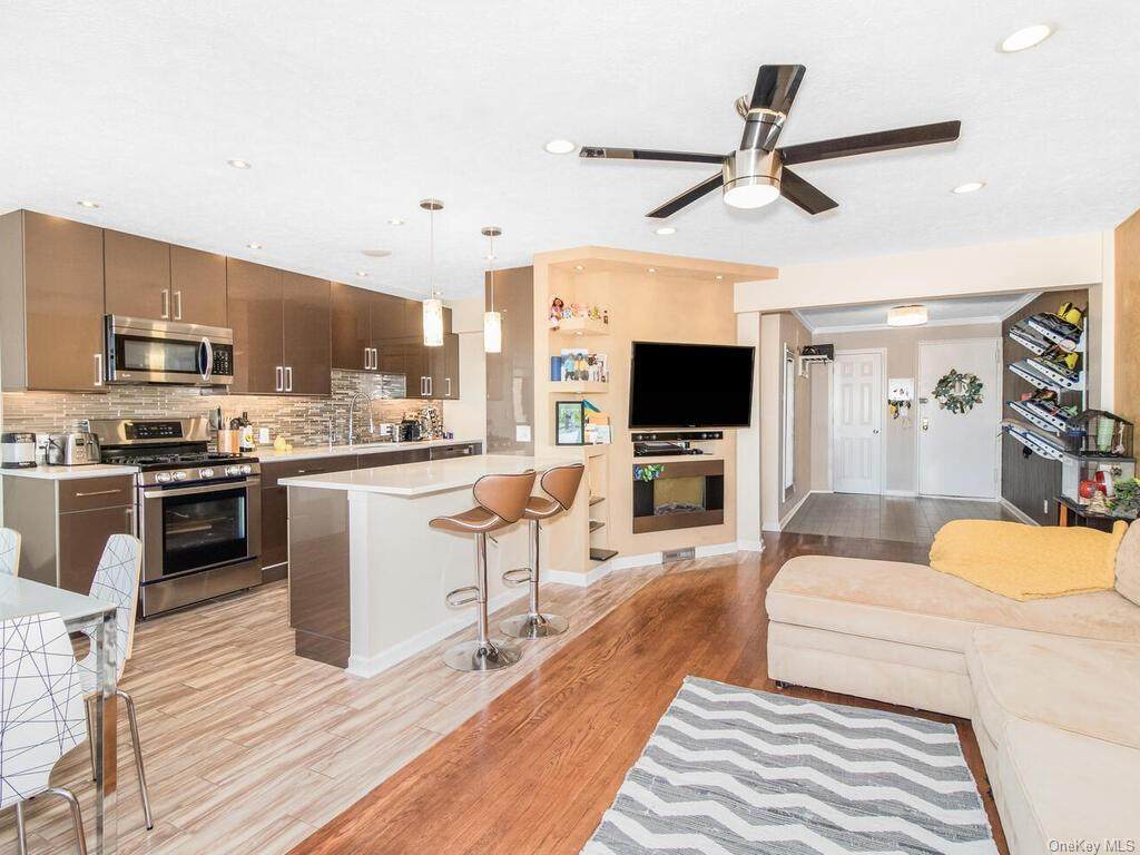 270 Broadway - Photo 1