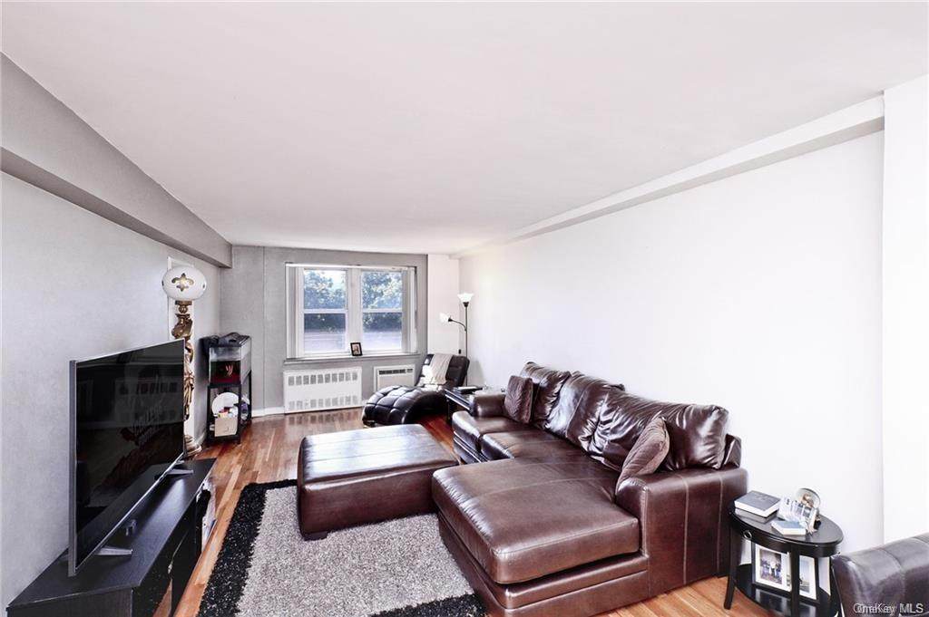 440 Warburton Avenue - Photo 1