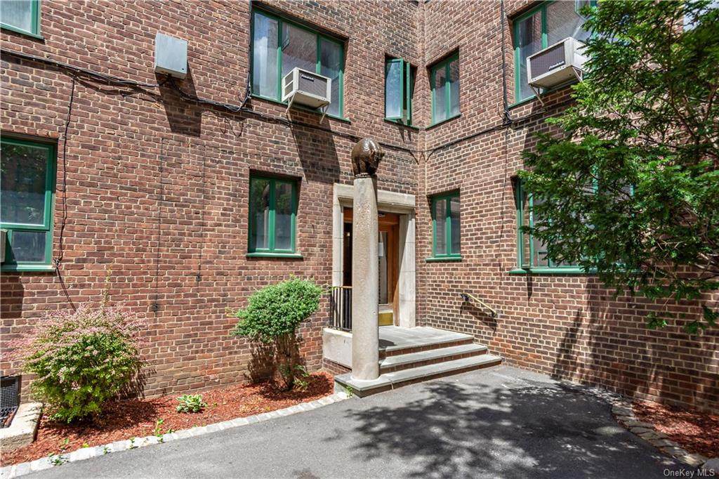 1501 Metropolitan Avenue - Photo 1