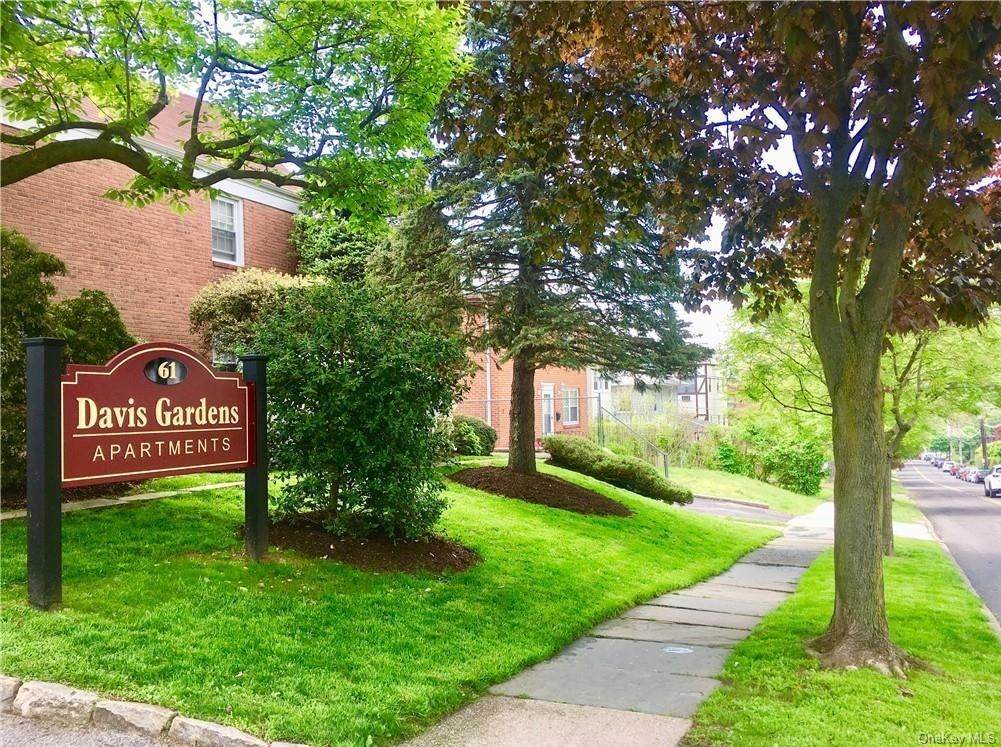 61 Davis Avenue - Photo 1