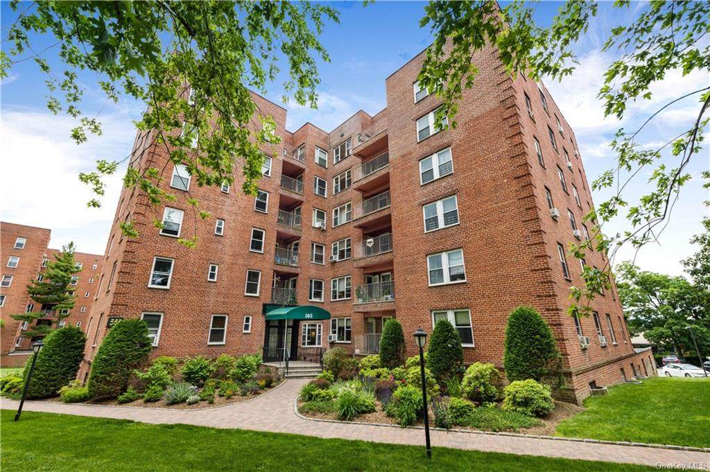 555 Broadway - Photo 1