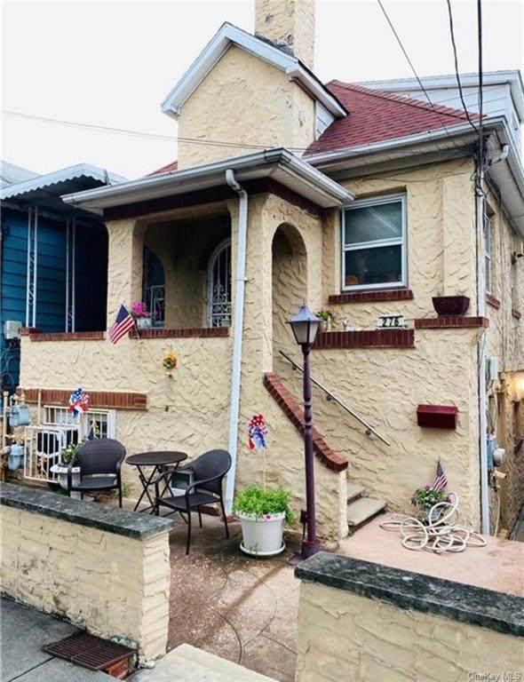 276 Emerson Avenue - Photo 1