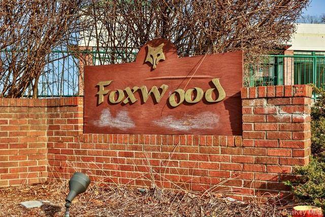 130 Foxwood Circle - Photo 1