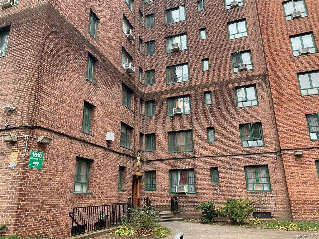 1610 Metropolitan Avenue - Photo 1