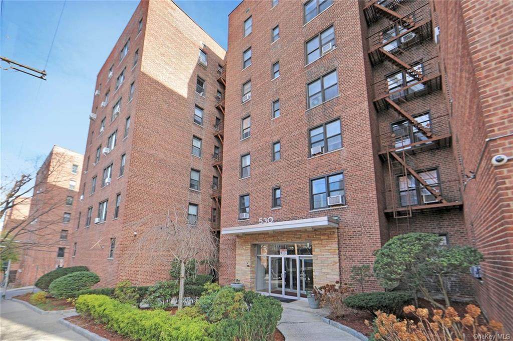 530 Riverdale Avenue - Photo 1