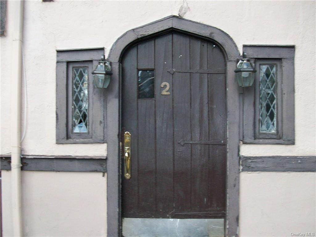 2 Livingston Avenue - Photo 1