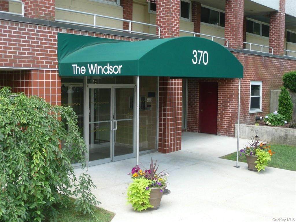 370 Westchester Avenue - Photo 1