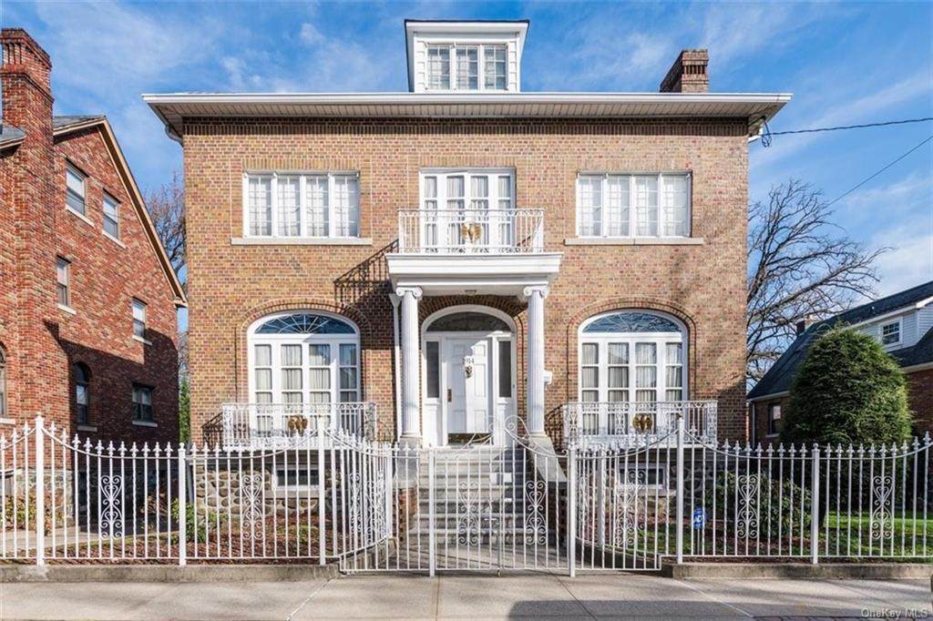 1914 Hering Avenue - Photo 1