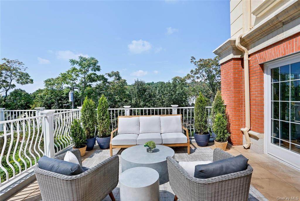 10 Byron Place - Photo 1
