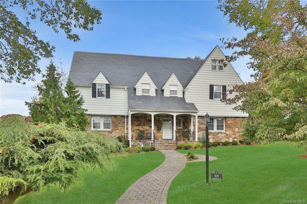 906 Soundview Drive - Photo 1