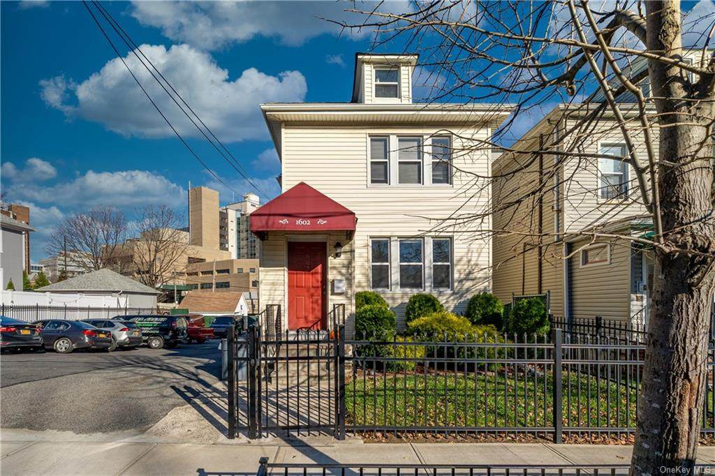 1602 Hering Avenue - Photo 1