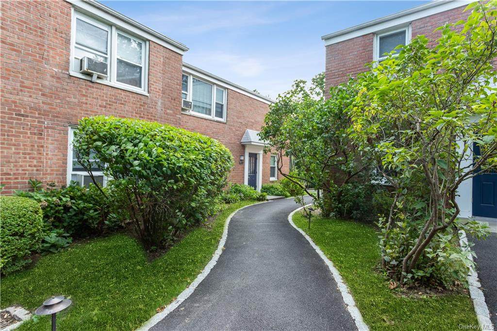 124 Lawn Terrace - Photo 1