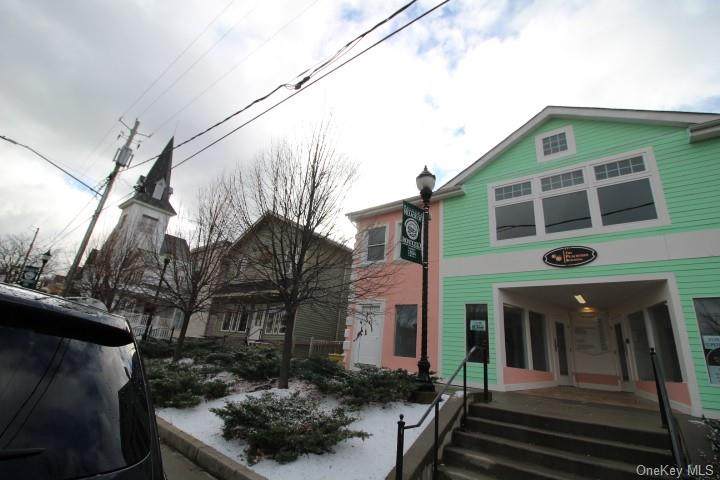 457-20 Broadway - Photo 1