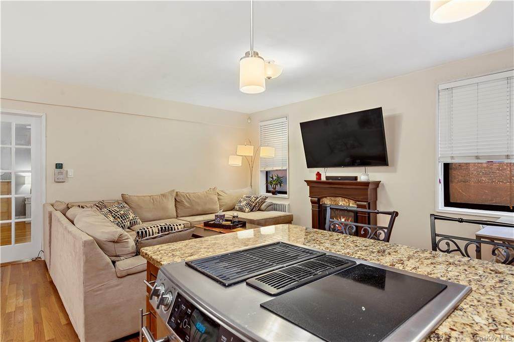 10 Broadway - Photo 1