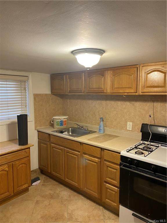 1933 Hobart Avenue - Photo 1