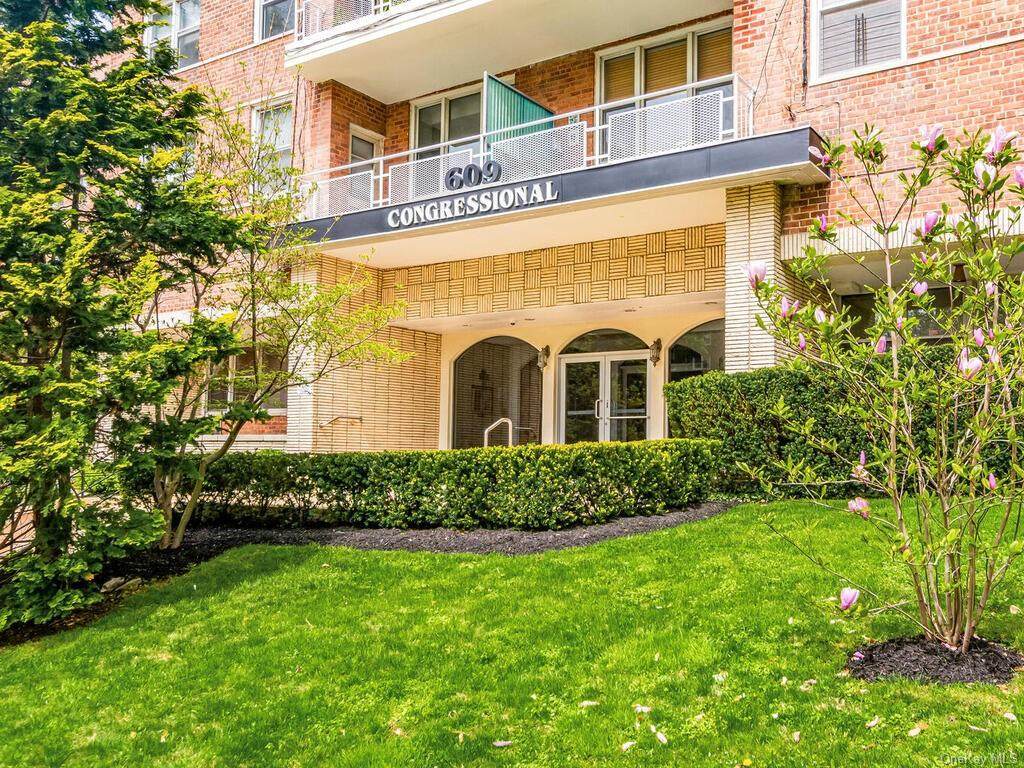 609 Kappock Street - Photo 1