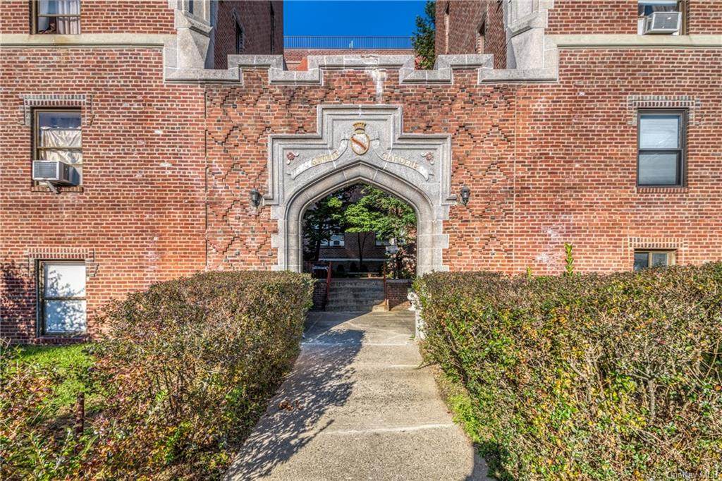37 Summit Avenue - Photo 1