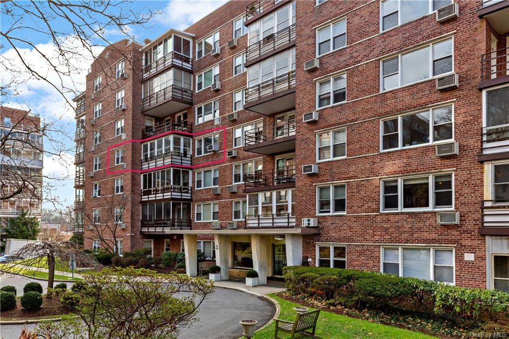 3 Washington Square - Photo 1