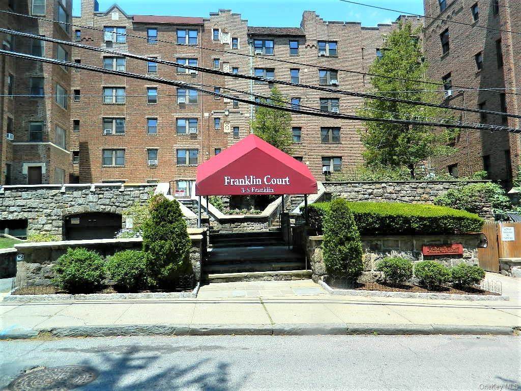 3 Franklin Avenue - Photo 1