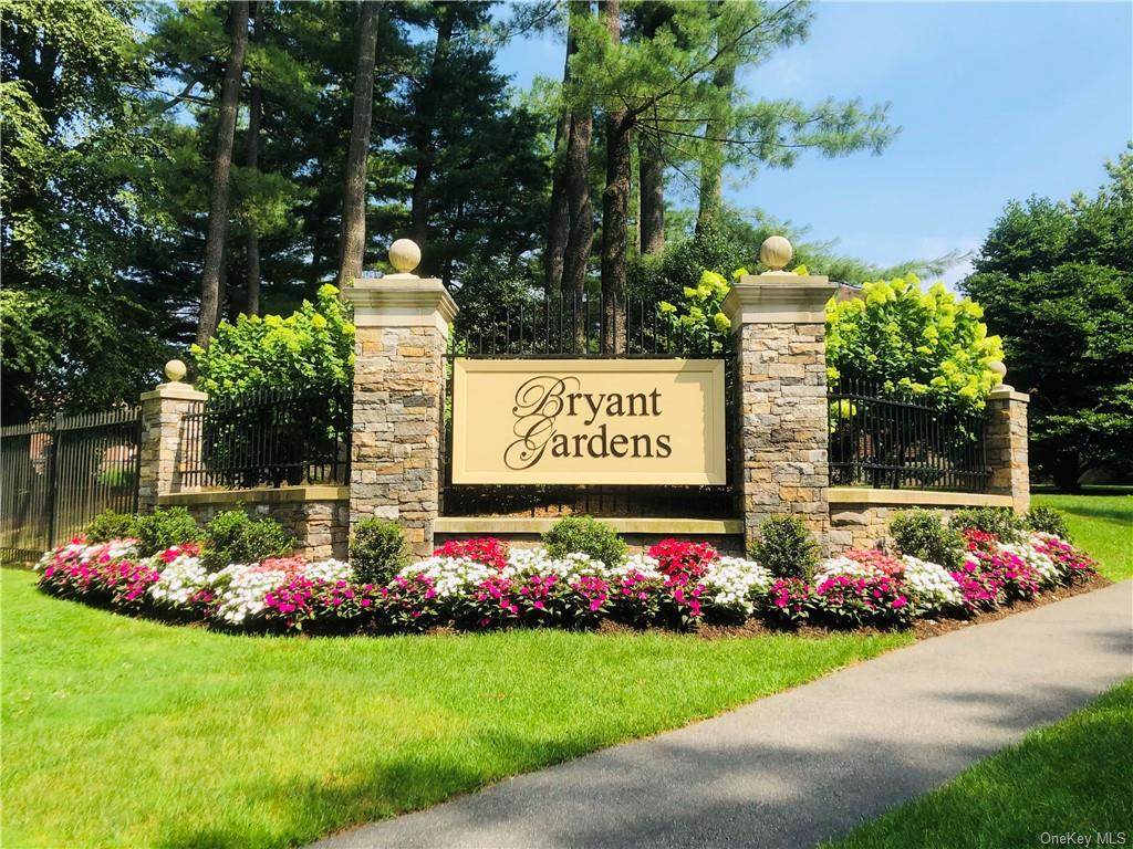 9 Bryant Crescent - Photo 1