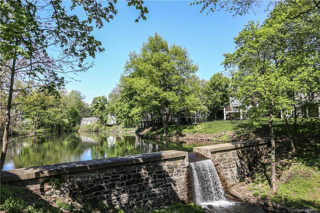 9 Hidden Pond Drive - Photo 1