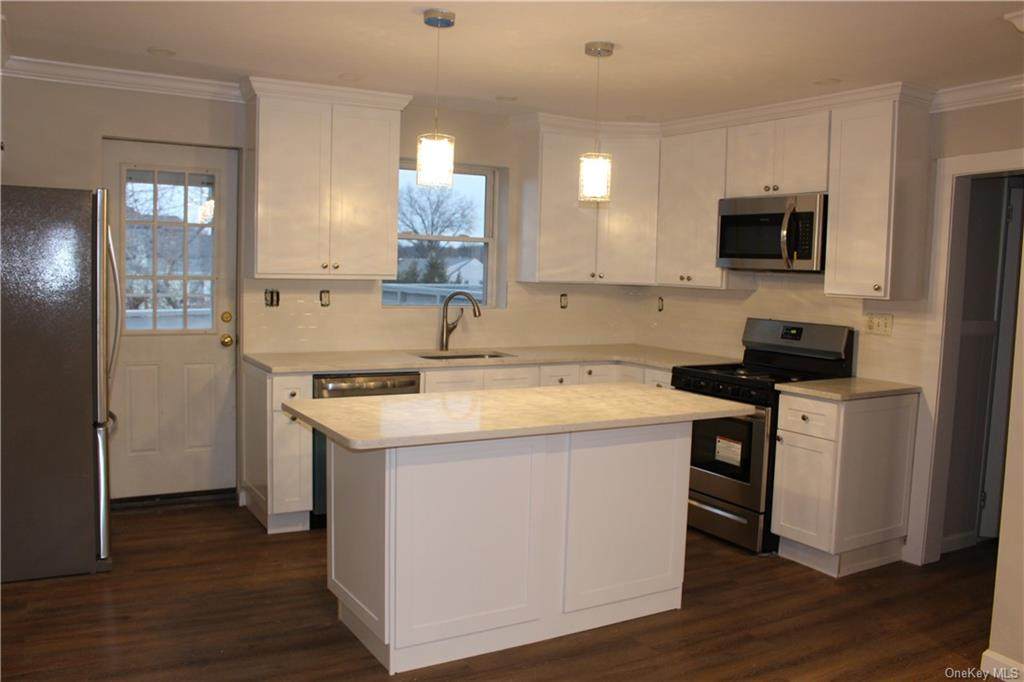 112 Webster Avenue - Photo 1