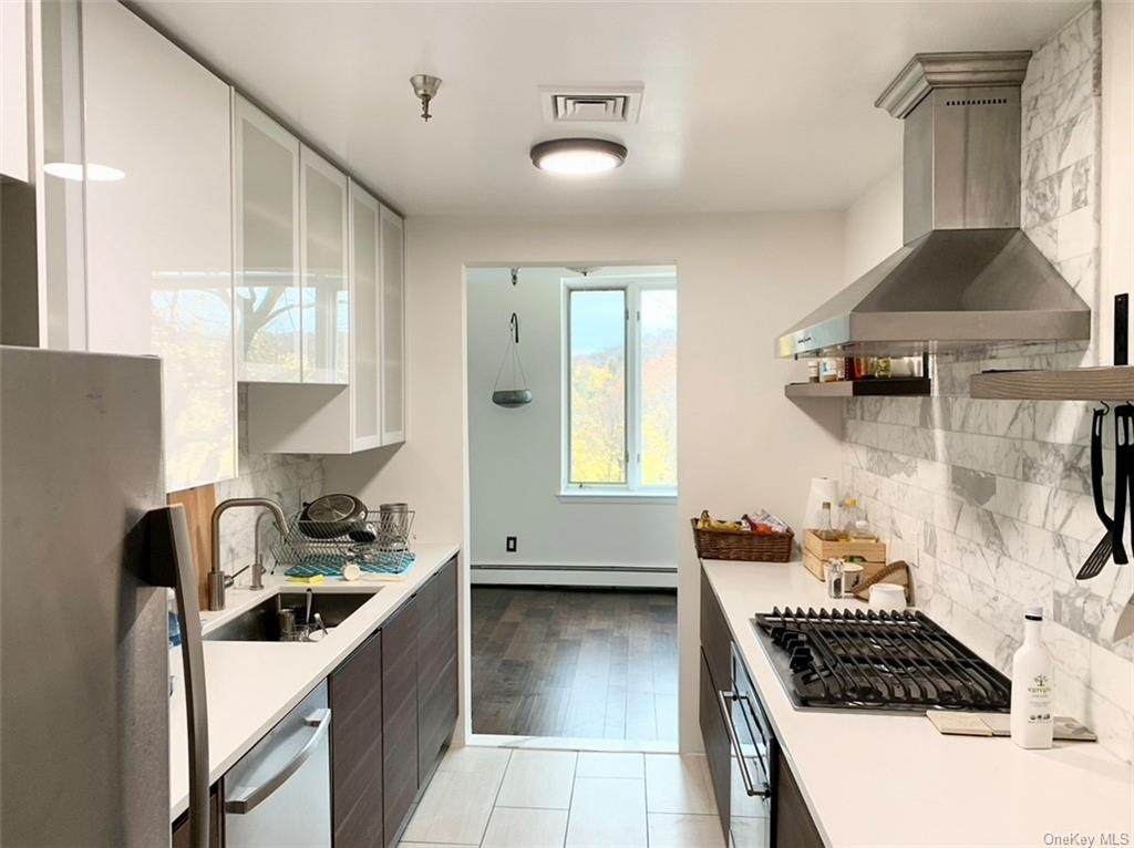 520 Ashford Avenue - Photo 1