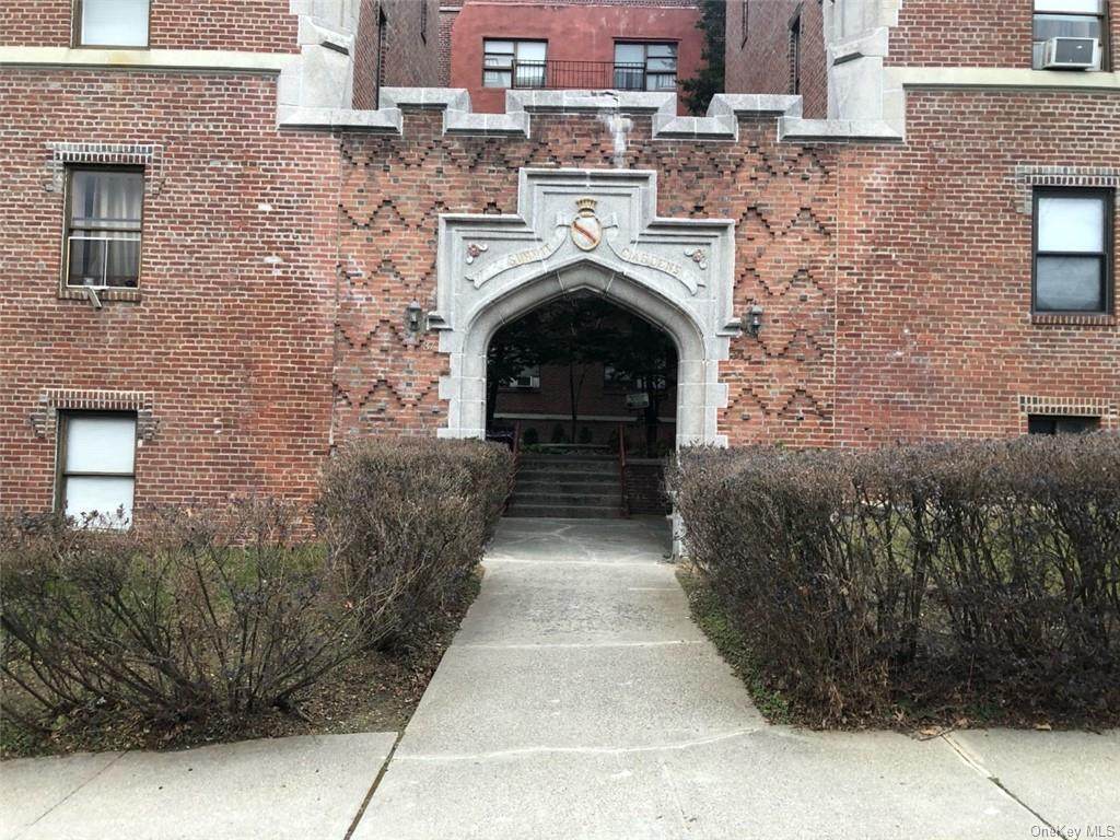 35 Summit Avenue - Photo 1