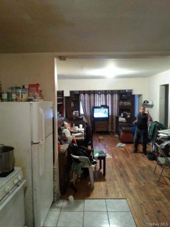 705 Ashford Street - Photo 1