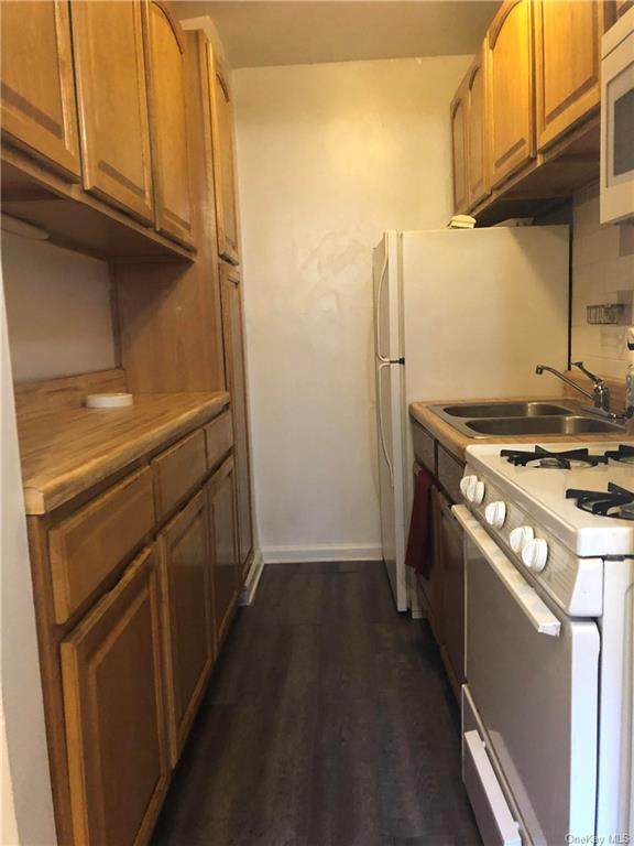 2420 Morris Avenue - Photo 1