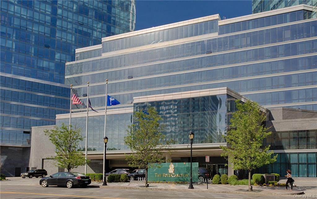 5 Renaissance Square - Photo 1