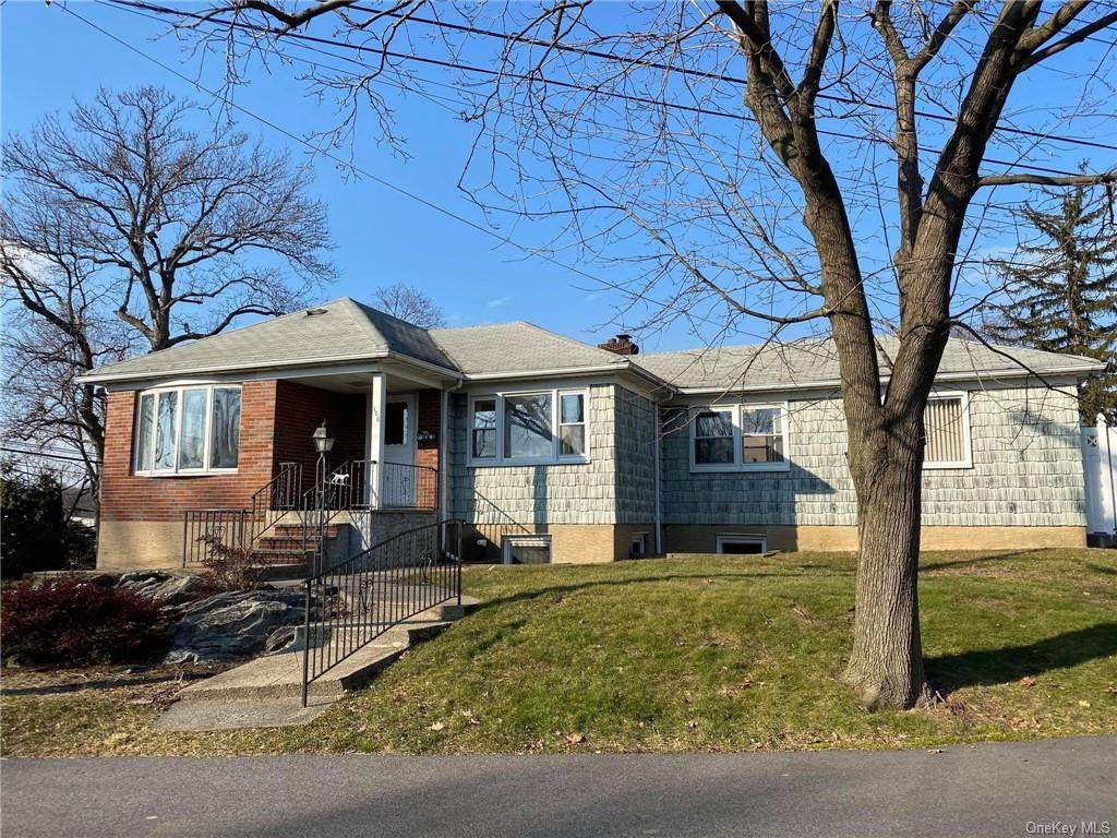 106 Brewster Avenue - Photo 1
