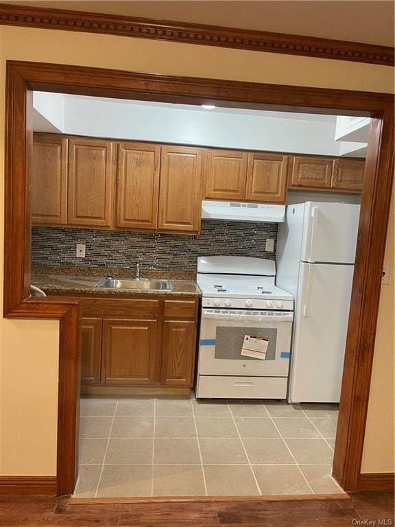 824 E 225th Street - Photo 1