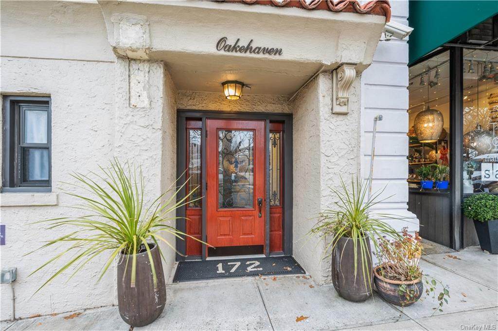 172 Myrtle Boulevard - Photo 1
