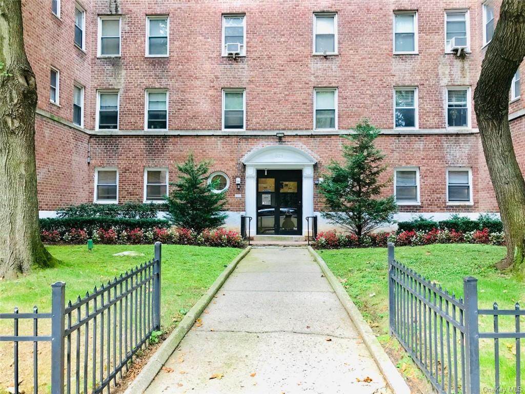 821 Bronx River Road - Photo 1