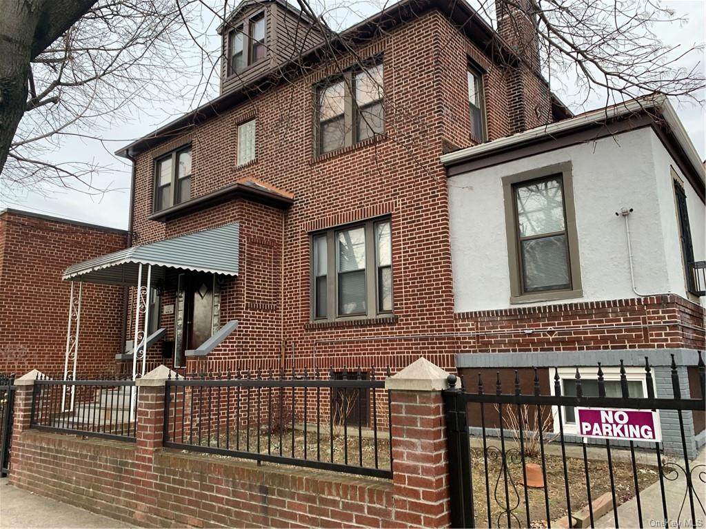 2564 Paulding Avenue - Photo 1