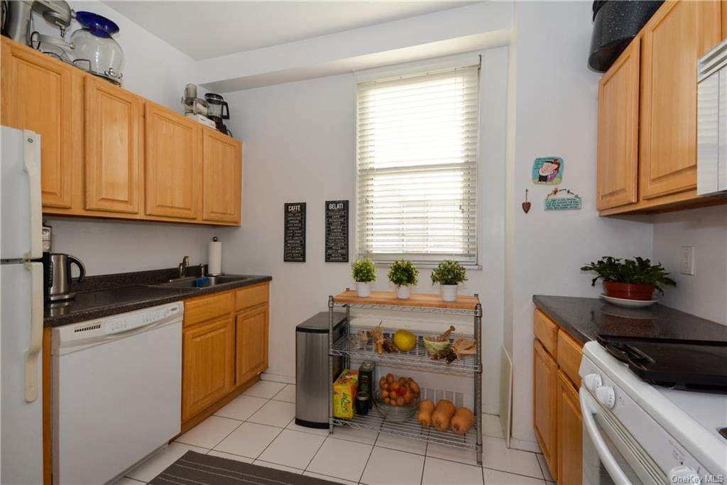 555 Kappock Street - Photo 1